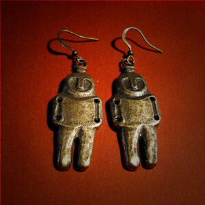 Baltiški papuošalai. Žalvariniai auskarai - Neolito amuletai (didesni).