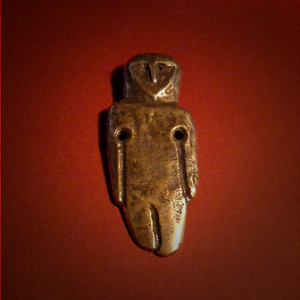 Baltiški papuošalai. Žalvarinė segė - Neolito amuletas.