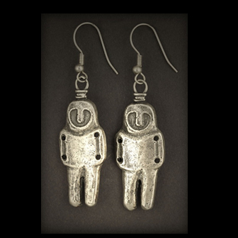 Baltiški papuošalai. Žalvariniai pasidabruoti auskarai - Neolito amuletai (didesni).